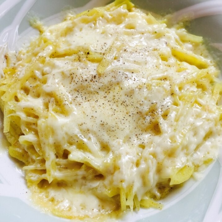 チーズたっぷり!細切りポテトのチーズのせ